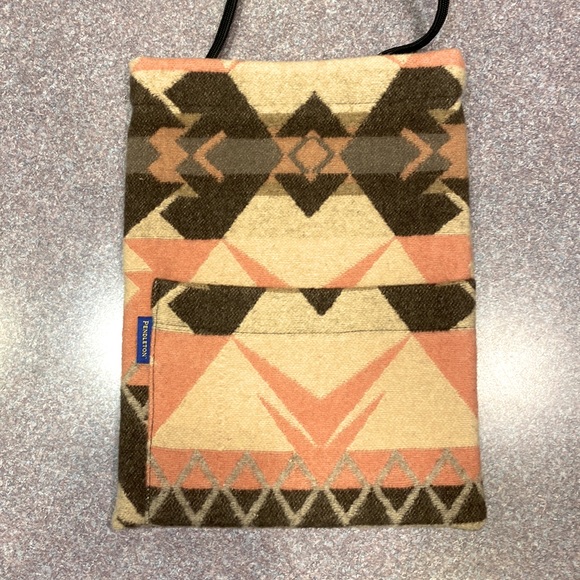 Pendleton Handbags - Cute Pendleton Crossbody Bag EUC